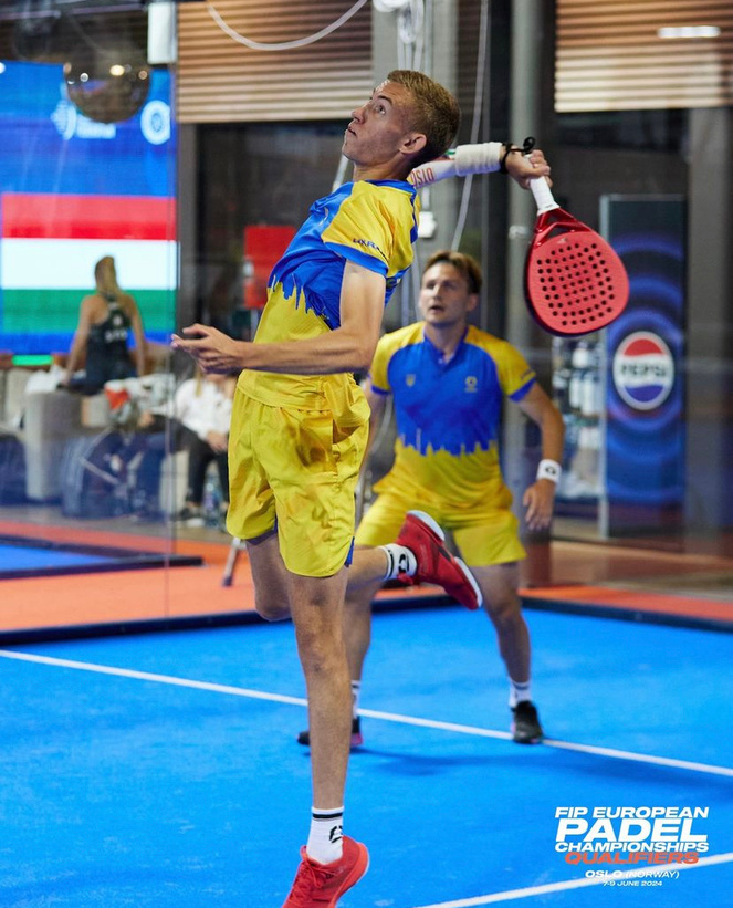 Bohdan Levchuk playing padel